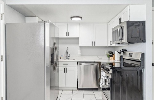 Berkley Apartment | NEW-Close to Confluence Park!