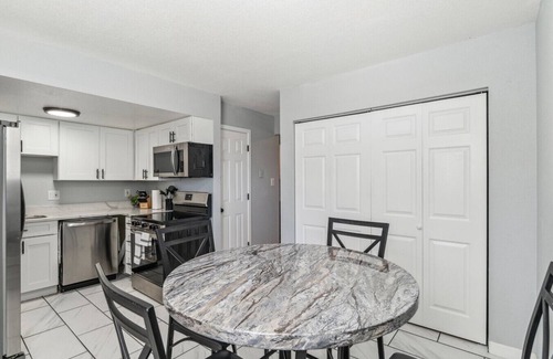 Berkley Apartment | NEW-Close to Confluence Park!
