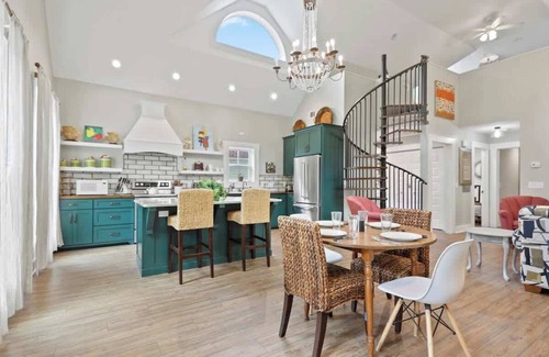 Isle of Hope Historic District House | New! Coastal Cottage Collection 10 min to City