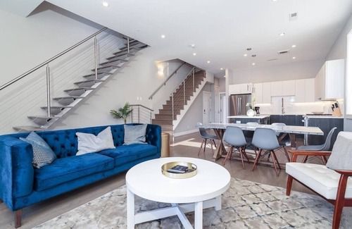 Killgubbin Apartment | New Construction Building in River North!