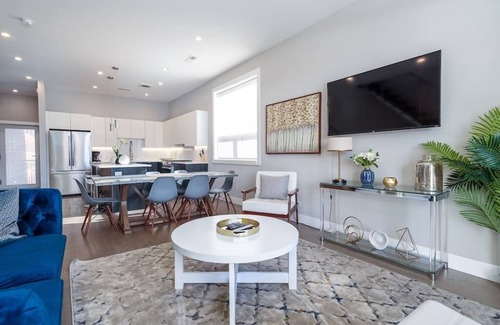 Killgubbin Apartment | New Construction Building in River North!