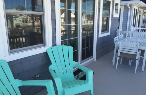 North End House | New construction in 2016. Top floor unit, 3 decks, walk to beach