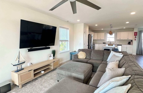 Avon House | New Construction- Ocean-side-Less than 5 min. walk to the beach