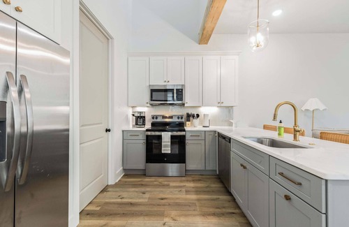 Youngsville House | NEW Cottage Downtown Sports Complex King Beds