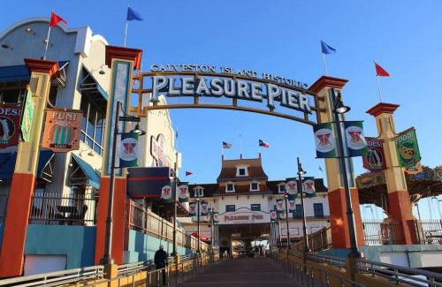 Galveston House | NEW! Cozy Beach Haven - 2-Bed - Beach - Downtown