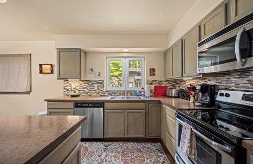 Carey Bay House | New Cozy Conkling Home with Hot Tub