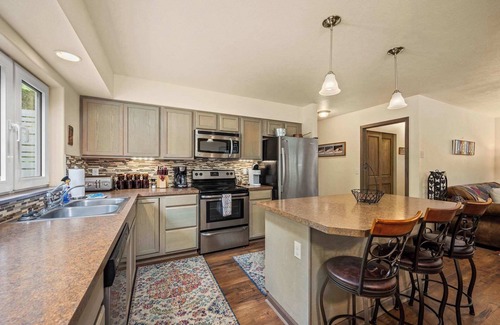 Carey Bay House | New Cozy Conkling Home with Hot Tub
