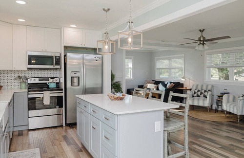 Green Meadow House | NEW! Cozy Hidden Haven - Centrally Located to Beach, Shopping & Downtown!