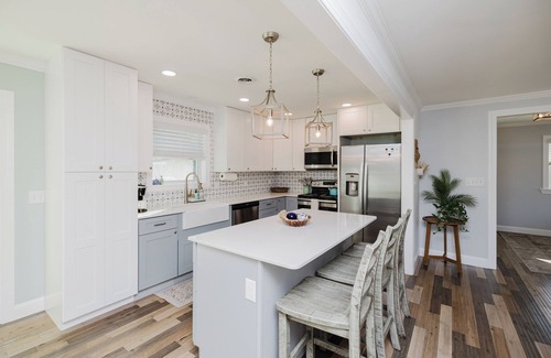 Green Meadow House | NEW! Cozy Hidden Haven - Centrally Located to Beach, Shopping & Downtown!