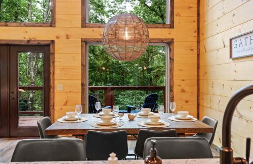 Chalet Village Ski Chalet | New Cozy Mountain Cabin Hot Tub Near Downtown