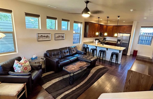 Flagstaff House | New & Cozy Presidio Retreat! Mins to Downtown, Trails & NAU!