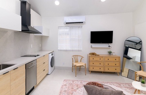 North Hollywood House | NEW Cozy Private Detached Studio in NoHo