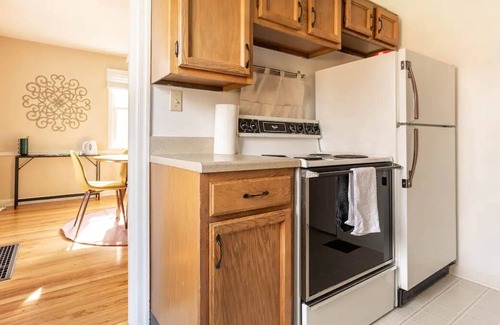Indianapolis House | NEW Cozy Spot in Broad Ripple, Close to Shopping, Bars, and Parks - Free Parking