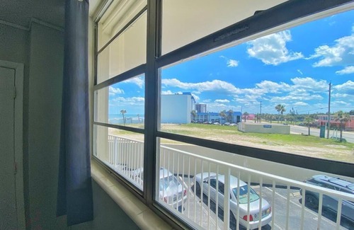 Temko Apartment | NEW Cozy Studio in Daytona Beach!