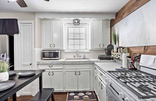 Bonnycastle Apartment | NEW! Cozy Unit in the Heart of the Highlands!