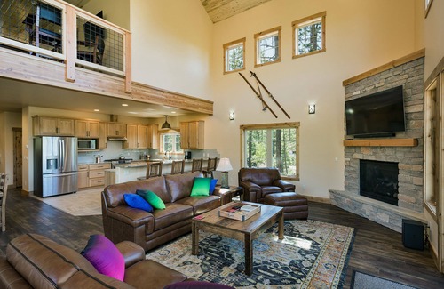 Columbine Lake House | New Custom Home with Large Decks - Amazing Views - Pool Table/New Hot Tub