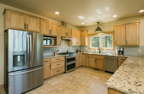 Columbine Lake House | New Custom Home with Large Decks - Amazing Views - Pool Table/New Hot Tub