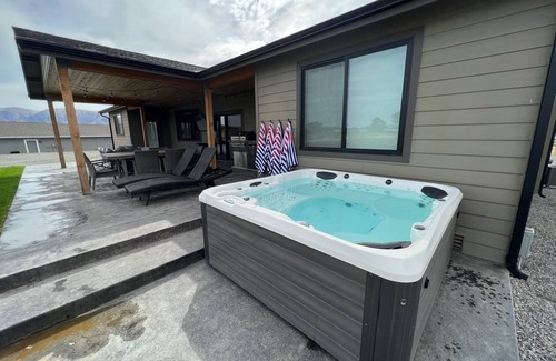 Desert Aire House | New Custom Multi Master + Sleeping Room Golf Course Home w/Outdoor Living Area