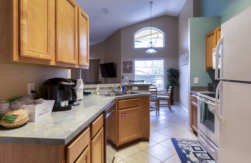 West Kissimmee Villa | NEW DISCOUNTS! 5-Star rated 4bed/3bath home in Emerald Island MINUTES to Disney!