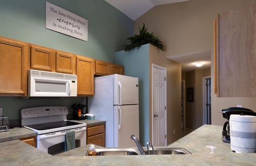 West Kissimmee Villa | NEW DISCOUNTS! 5-Star rated 4bed/3bath home in Emerald Island MINUTES to Disney!