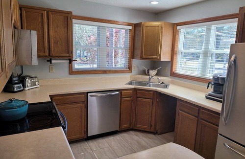 Windy Hill House | NEW! Dog friendly, private home with luxury pool!