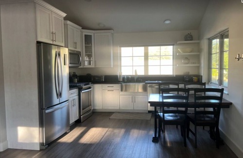 Hailey Apartment | New downtown Hailey 2 bedroom apartment steps to bike path