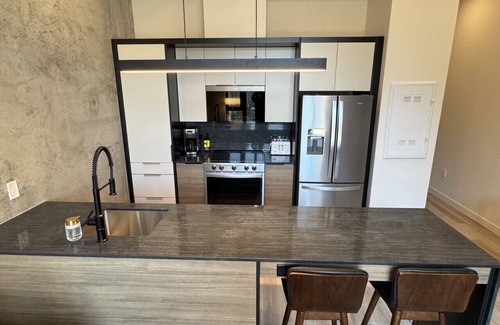 Downtown Halifax Apartment | NEW Elegant 1B/1B Downtown Halifax