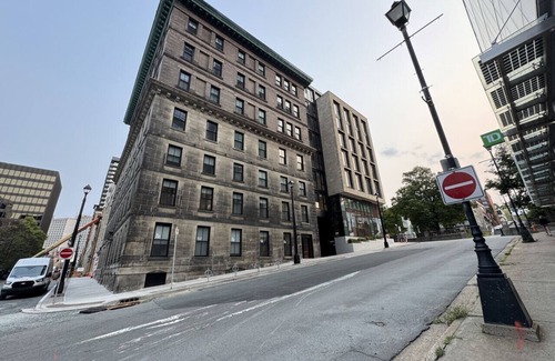 Downtown Halifax Apartment | NEW Elegant 1B/1B Downtown Halifax