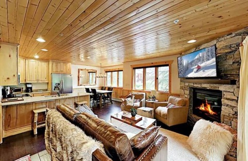 Park City House | NEW! ENTIRE Cabin townhome-HOT TUB-FIREPLACE-Garage-Walk to SKI LIFT