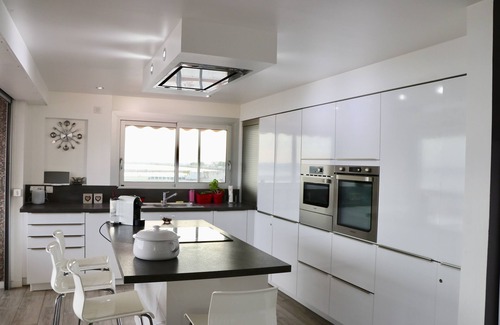 La Grande-Motte Apartment | New, EXCEPTIONAL feet in the water.