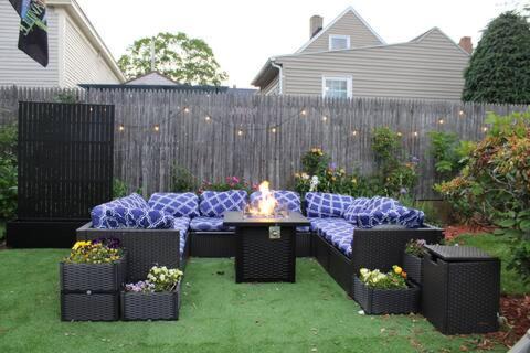 Salem Apartment | NEW! Family-Friendly Getaway -1 Mi to Dtwn Salem w Roof Deck & Tiki Bar