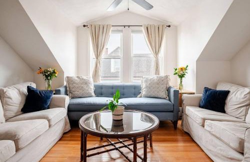 Salem Apartment | NEW! Family-Friendly Getaway -1 Mi to Dtwn Salem w Roof Deck & Tiki Bar