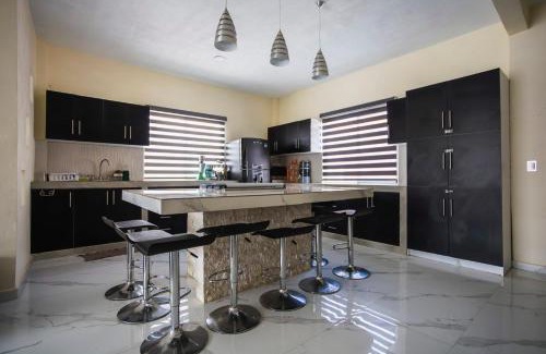 Atlatlahucan House | New Family-Friendly Poolside Escape