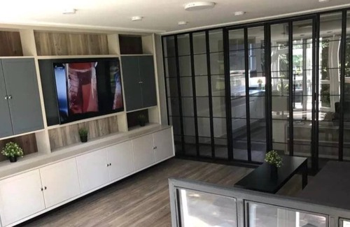 Kidbrooke with Hornfair Apartment | New for 2023! Three Bedroom Stylish Apartment