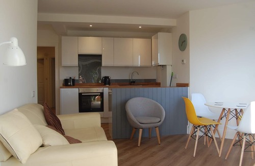 Barton-on-Sea Apartment | New Forest cliff top apartment with distant view of the Needles