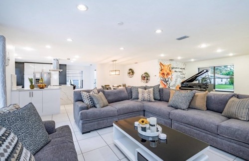 Croissant Park House | NEW! Fox Private Resort- Near Downtown & Beach