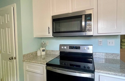 Mobile House | New Fully Renovated cozy home! Prime location, family friendly. Book now!