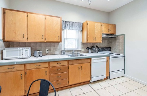 Austin Ave. House | New Gathering Place on Columbus