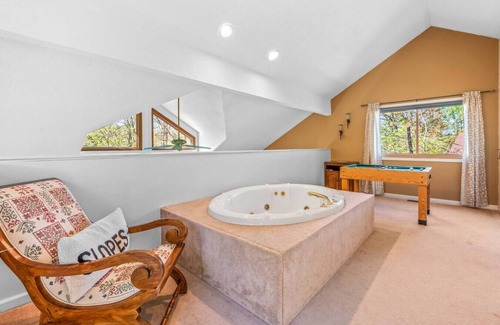 Chalet Village Ski Chalet | New! GBurg Resort Cabin*Hot Tub*Sauna*3 Min to Ober
