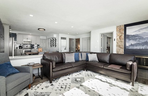 Silvercreek Condo | NEW! Granby Ranch Lookout - 3bd/2ba Ski-in/out Luxury Slope-facing Mountainside Condo