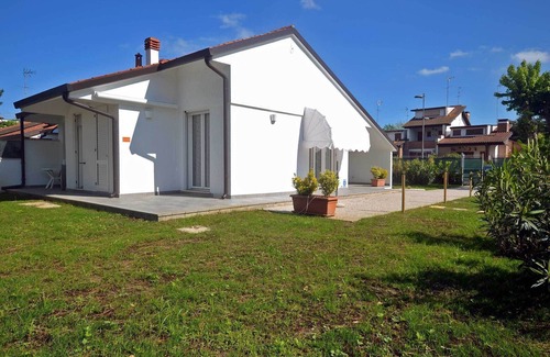 Lido delle Nazioni Villa | New ground floor villa with large garden in green and quiet area