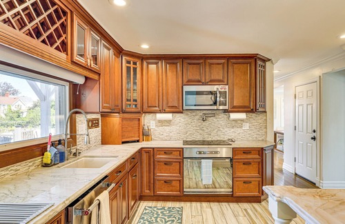 East Shore House | New Haven Gem w/Private Pool, Walk to Beach!
