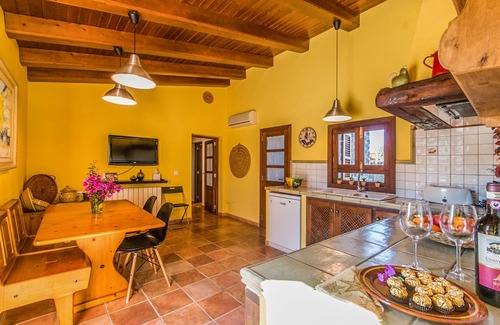 Inca Villa | NEW! Holiday House with huge pool just 15 min from the beach, Inca Mallorca