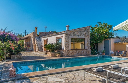 Inca Villa | NEW! Holiday House with huge pool just 15 min from the beach, Inca Mallorca