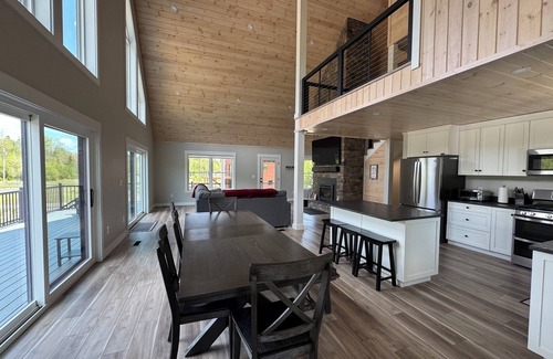 Wyman House | New Home ~ 10 minutes from Sugarloaf!