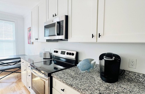 North Charleston House | New home 2 minutes from Park Circle!