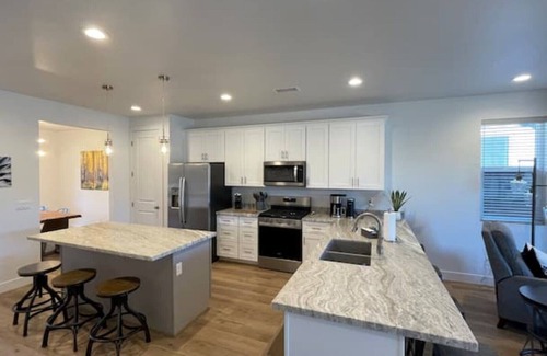 Flagstaff House | New home-3 miles to DT Flag! With grill, firepit, AC