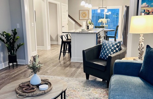 Wilmington House | New Home in Downtown Wilmington.Minutes to restaurants, Riverwalk and Beaches!