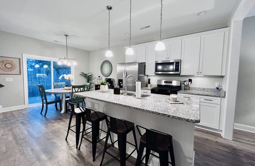 Wilmington House | New Home in Downtown Wilmington.Minutes to restaurants, Riverwalk and Beaches!