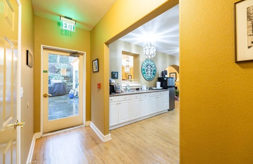 Cathlamet Apartment | NEW! Hotel Cathlamet Room 220 - Main St Queen